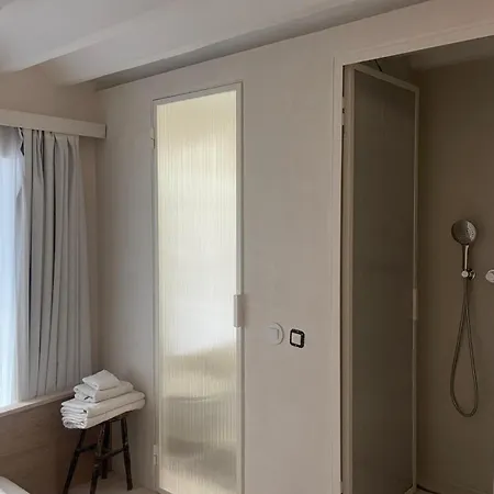 Minimalist Atelier Alcantara * ליסבון