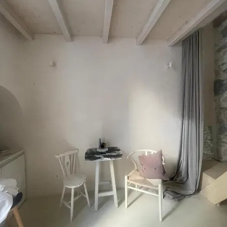 Minimalist Atelier Alcantara Apartment Lisbon